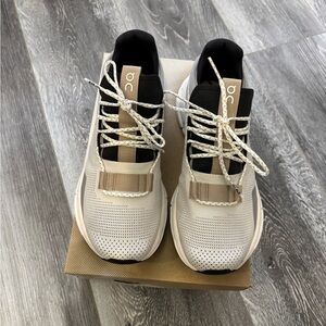 On Cloudnova Sneakers White Sand Running Walking Shoes Womens Size 6.5 NEW Auth